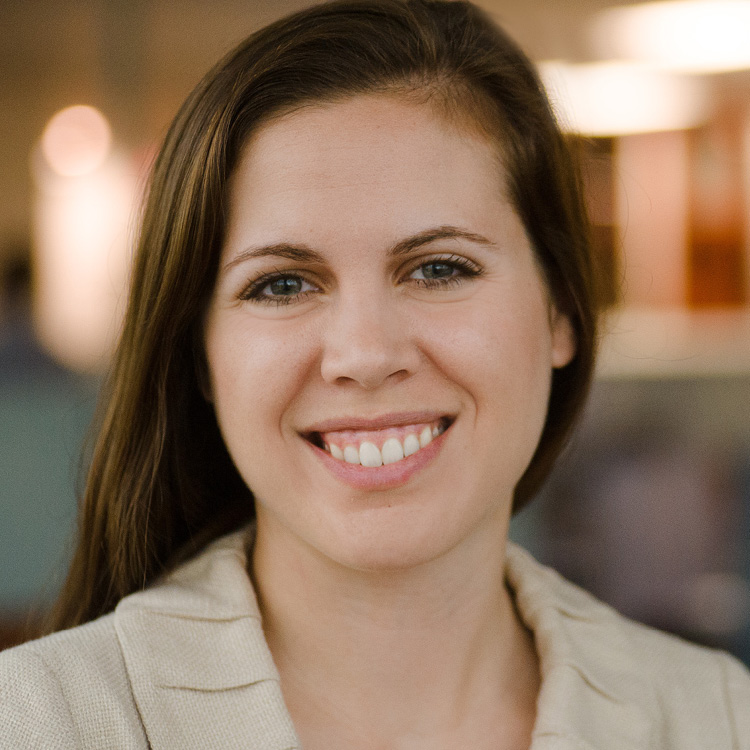 Lisa Everett Headshot